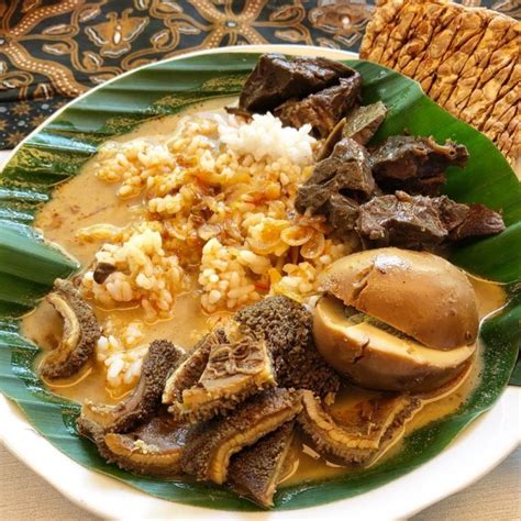 Dengan isian lauk yang mewah, harga rp 25 ribu dirasa menjadi harga yang pantas bahkan murah untuk ukuran nasi campur bu oki yang nikmatnya sudah terjamin. Nasi Gandul Hingga Soto Kemiri, 5 Kuliner Lezat Khas Kabupaten Pati - kumparan.com