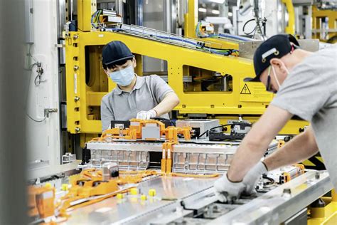 Daimler Batteriefertigung In Kamenz Steigert Produktionskapazit Ten