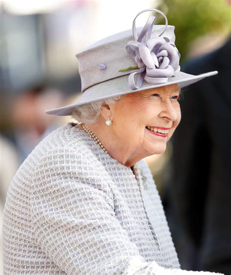Queen Elizabeth Is the Latest Celebrity to Go Fur-Free | Vogue