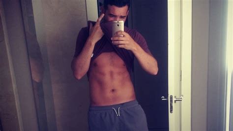 Towie S Ricky Rayment Posts Selfie Of His Great Abs And Writes Getting