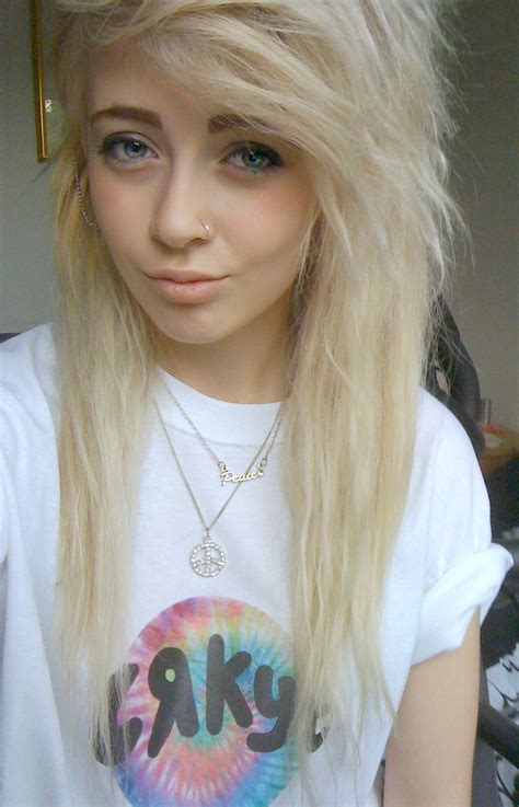 Love Her Hair And Nose Ring Beautiful Tumblr Female Pictures Tumblr Girls Nose Piercing