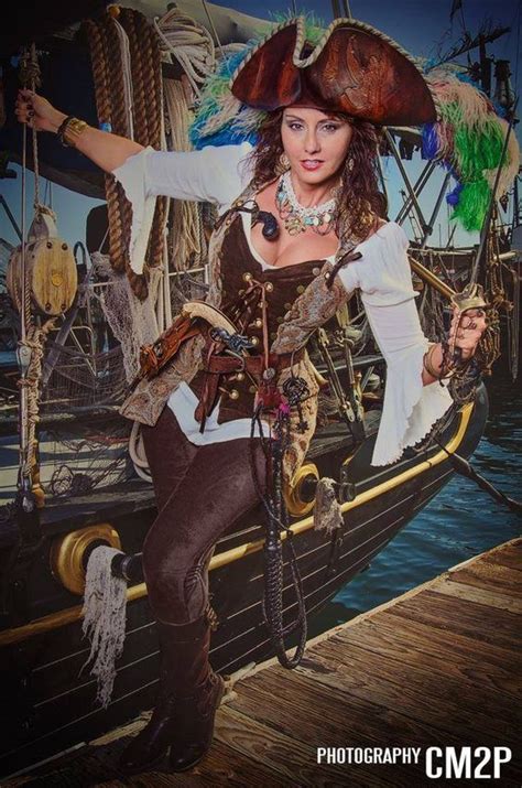 Pin By Sabra Moree On Piraten Female Pirate Costume Pirate Woman Pirate Outfit