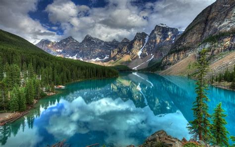 Turquoise Lake In Banff National Park Wallpaper Nature