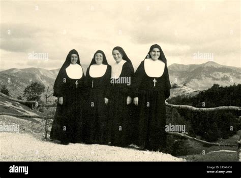 1950s Catholic Nuns Hi Res Stock Photography And Images Alamy