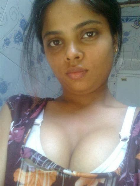Tamil Aunty Hot Big Boobs Cleavage Sexy Images Wallpapers