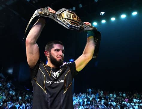 Islam Makhachev Submits Charles Oliveira To Win Lightweight Gold At Ufc 280 Pakistan Observer