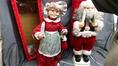 Vintage 1996 Elco 24 Santa Mrs Claus Animated Illuminated Christmas