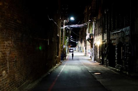 무료 이미지 빛 도로 거리 밤 골목 저녁 어둠 가로등 레인 조명 하부 구조 스냅 사진 도시 지역 비