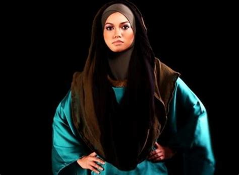 Puteri sarah liyana megat kamaruddin (lahir 1 disember 1985) merupakan seorang bekas pelakon dan model wanita malaysia. Puteri Sarah Liyana Tekad Berhenti Berlakon Setelah Berhijab