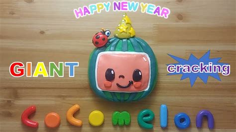 Giant Cocomelon Happy New Year Clay Cracking 거대 코코멜론 새해 점토 부수기 Youtube