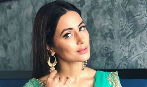 Bigg Boss 11 Finalist Hina Khan’s Hotness Personified In Ethnic White And Green Eid Outfit View