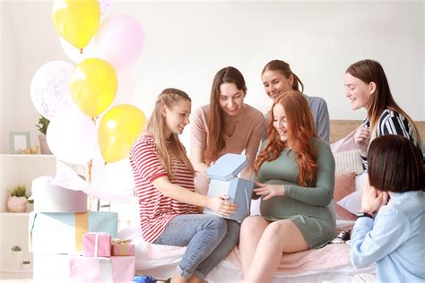 5 Things New Moms Do That Their Non Mom Friends Hate