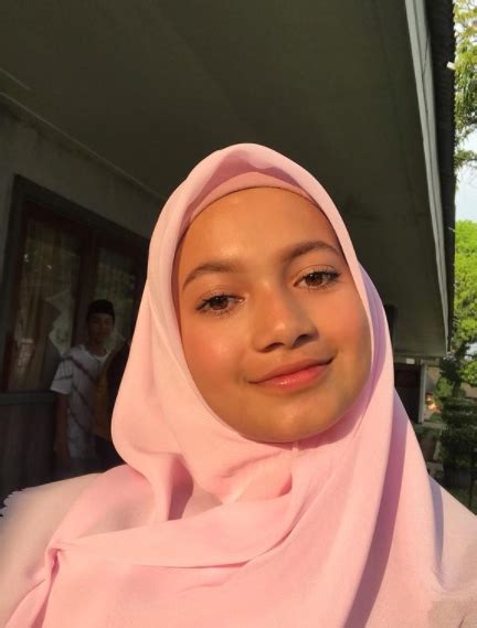 Main Di Sinetron Dari Jendela Smp Intip Pesona Ratu Sofya Saat Kenakan Hijab