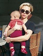 Scarlett Johansson, primeras fotos con su hija