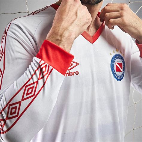 Jun 15, 2021 · esteban andrada se despide de boca juniors y agradece por los 3 años que estuvo defendiendo la camiseta del xeneize. Camiseta Umbro de Argentinos Juniors «Campeones de América ...