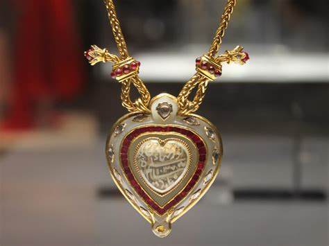 Elizabeth Taylor's Incredible Jewelry Collection Sold For A Record