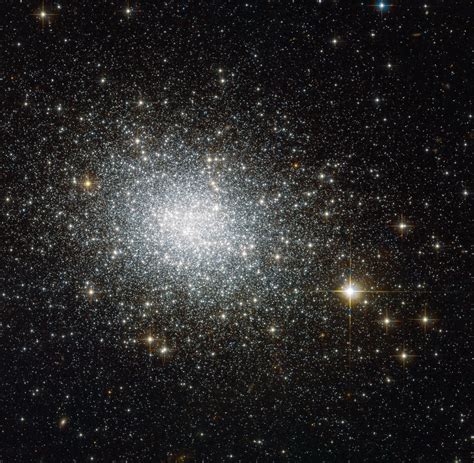 new hubble image of globular cluster ngc 121