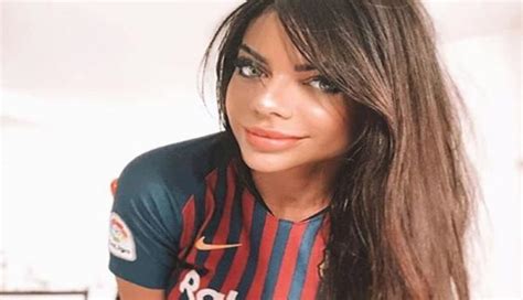 Brazilian Sexy Model Angry With Barcelonas Treatment Of Lionel Messi Archyde