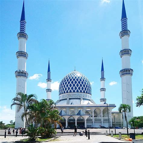 We recommend booking sultan salahuddin abdul aziz shah mosque tours ahead of time to secure your spot. Sultan Salahuddin Abdul Aziz Mosque | Tempat