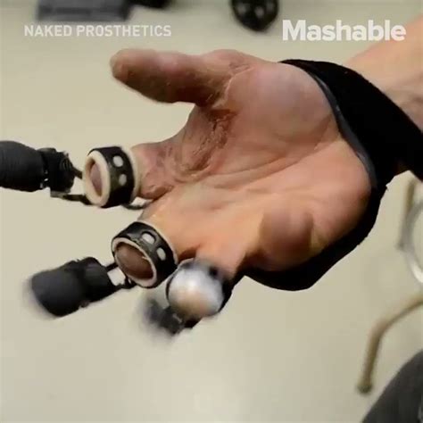 Naked Prosthetics Fabrica Pr Tesis Personalizadas Que Funcionan Con La Energ A Natural Del