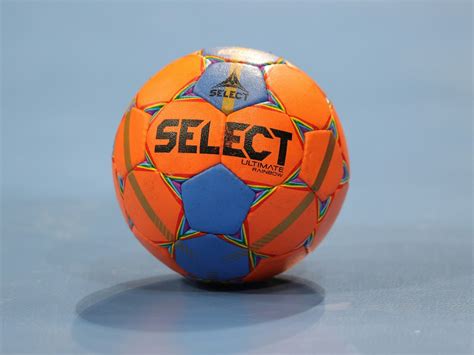 Die mannschaft gewann am montagabend in bukarest das achtelfinalspiel gegen weltmeister frankreich mit 5:4 im. Handball: Frankreich und Schweiz wollen EM ausrichten