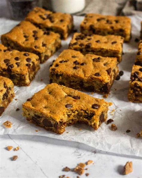 Toffee Chocolate Chip Cookie Bars Bake And Bacon