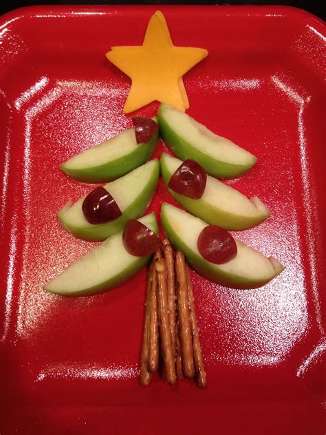 These recipes are sure to be the hit of 51 shortcut holiday appetizers. Christmas Tree snack | Healthy christmas snacks