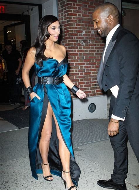Pictures Kim Kardashian Flashes Undergarments At Met Gala 2014 Showbiz Bites
