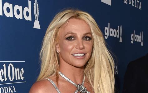 I Like To Suck Britney Spears Demands Haters Clap As She Poses Nude