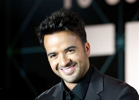 ˈlwis ˈfonsi), is a puerto rican singer.he is known for multiple songs, one of them being despacito featuring rapper daddy yankee.fonsi received his first latin grammy award nominations in the record of the year category and won song of the year thanks to the song. Luis Fonsi está agradecido por el éxito de "Despacito ...