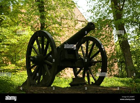 Historical Story Wood Iron War Wheels Force Deadly Cannon Cannon Tube Defence Stock Photo Alamy