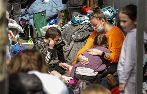 Migrantes Rusos Y Ucranianos Montan Campamento En Ciudad Mexicana De Tijuana