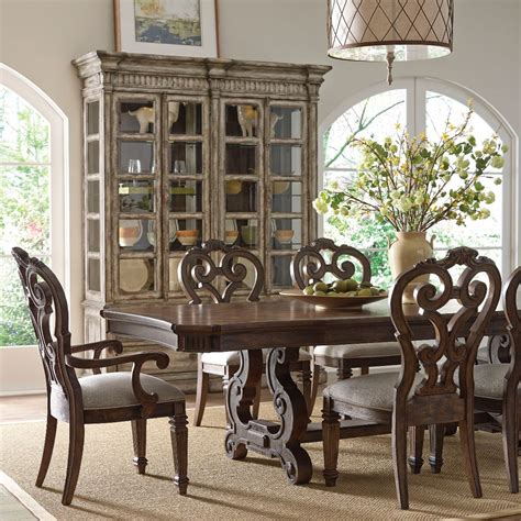 Formal But Fresh This Traditional Thomasville Casa Veneto Dining Room