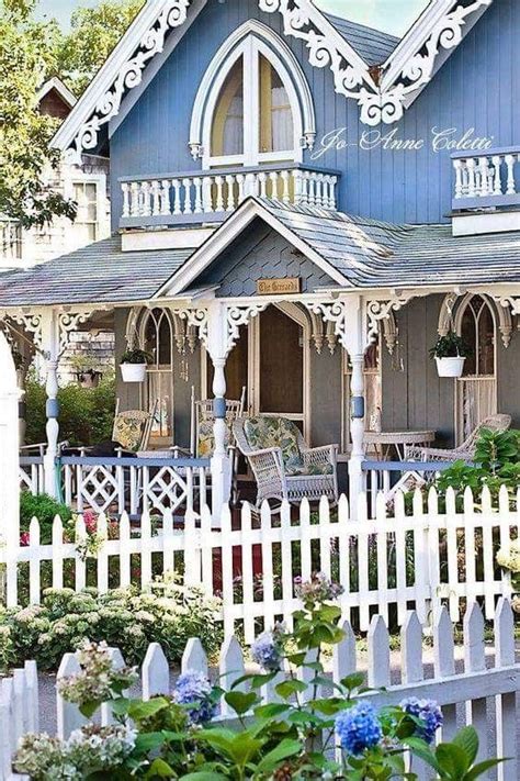 Pin By Abbeygirly On Victorian Homes Beach Cottage Style Victorian