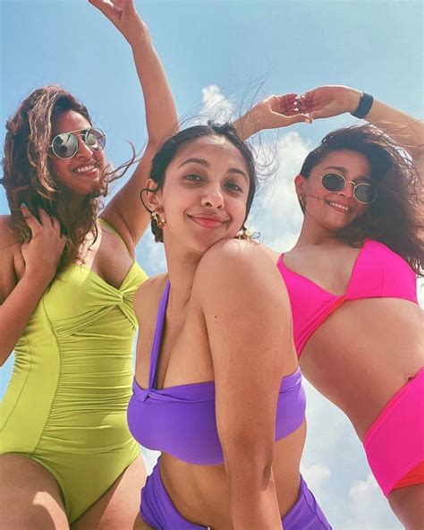 Alia Bhatt Looks Hot Sexy In Bikini Check Out Diva Oozing Hotness In These Pics News18