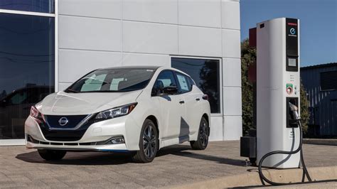 Heres How Long A Nissan Leaf Battery Will Last Before It Needs To Be