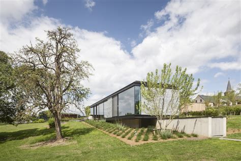 H Shaped House With Office Sam Architects Archdaily