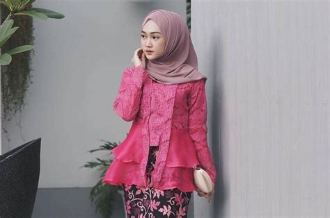Hijab Yang Cocok Untuk Kebaya Warna Pink Widi Utami