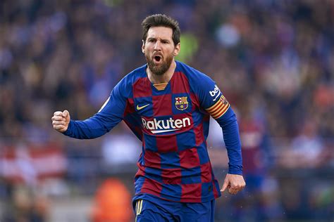 Lionel Messi hat trick in first half for Barcelona vs. Eibar