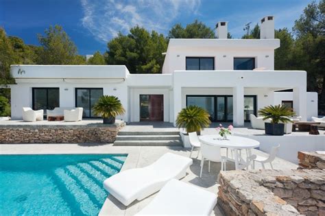 Wohnung auf ibiza kaufen spaans interieur huis interieur interieur Villa Rentals Ibiza- Luxury Estates Ibiza in 2020 | Haus ...