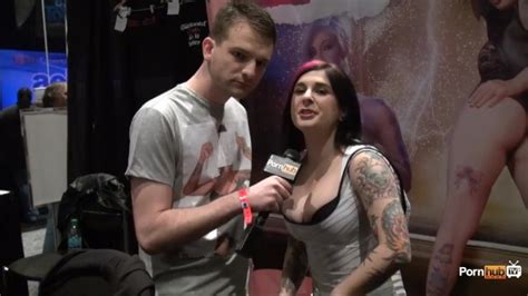 Pornhubtv With Joanna Angel At Exxxotica 2013 Xxx Mobile Porno Videos