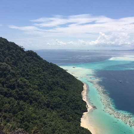 Bohey dulang island bohey dulang is the only island in tun sakaran marine park with a hiking trail. Bohey Dulang Island (Semporna) - 2019 All You Need to Know ...