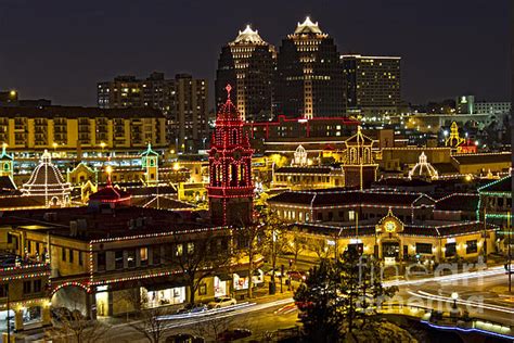 Where are the best places to stay in downtown kansas city? And This Year's Famous Flipper-Of-The-Plaza-Lights-Switch ...