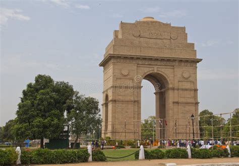 India Gate Famous Landmark New Delhi With Tourists Editorial Stock