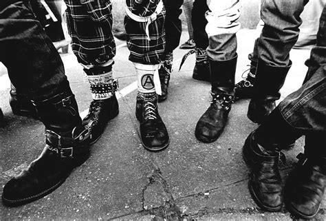 The Subversive Cool Of Punk Style In 1980s London Dr Martens Rock Emo