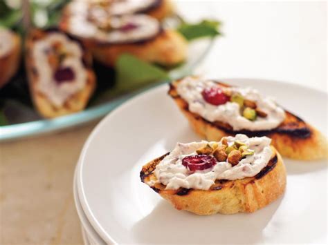 Serve delicious appetizers for christmas and new years parties. 25 Christmas Appetizers: Delicious Ways to Start Your Holiday Party | HGTV