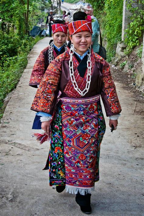 Pin by Fiona Reilly on Guizhou, China | Hmong clothes, Miao people ...