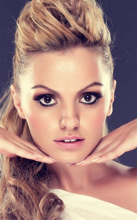 Letras de músicas de alexandra stan como 'mr. People - Alexandra Stan