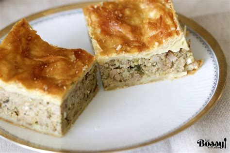 Great recipe for a quick lunch, dinner or party. Perfect Puff Pastry Minced Meat Pie Recipe - The Bossy ...