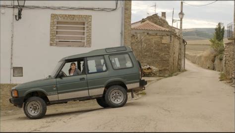 IMCDb Org Land Rover Discovery Tdi Series I In El Pueblo 2019 2024